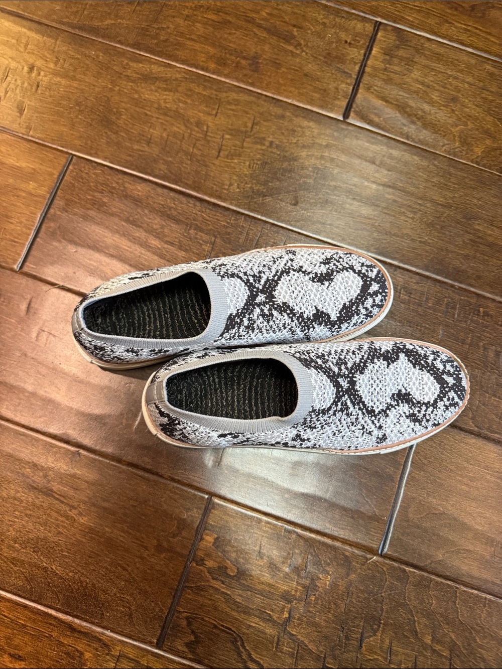 Vince Camuto Gray & Black Slip-On Knit Sneakers with Snake Pattern
